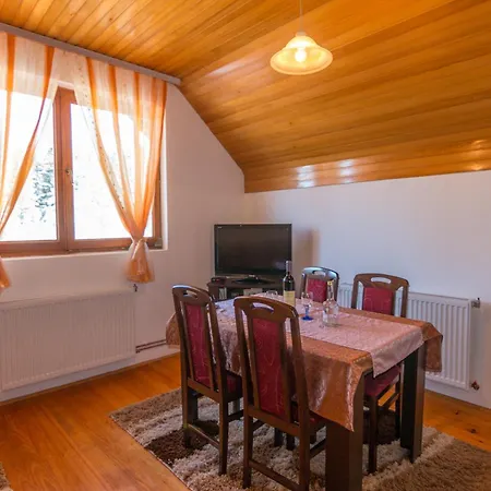 Kod Goluba Na Tari Sljivovica (Zlatibor)